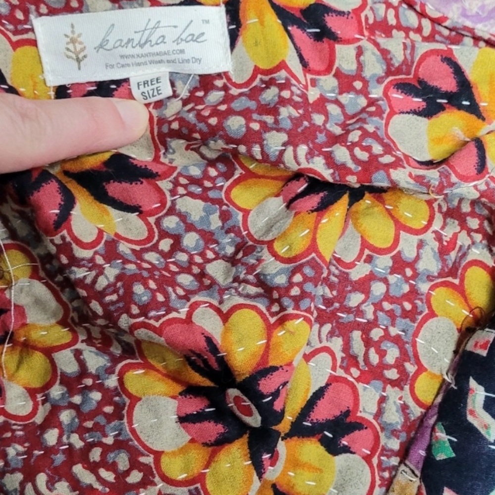 Kantha Bae Robe - Picture 4 of 5